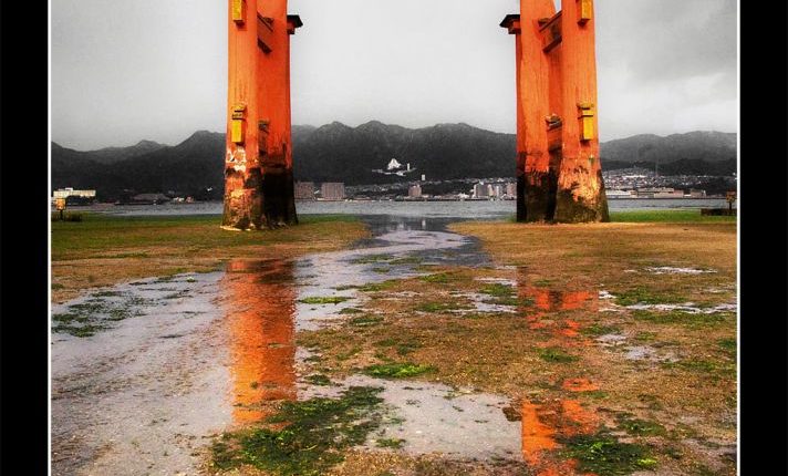 HDRtist HDR – http://www.ohanaware.com/hdrtist/