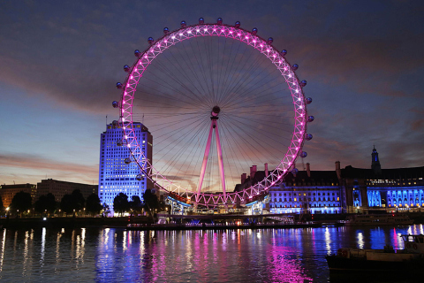 london-eye-lit-up-pink-4-viajesporelmundo